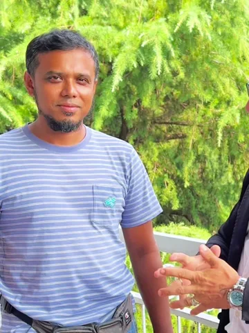Tambir durante la video testimonianza